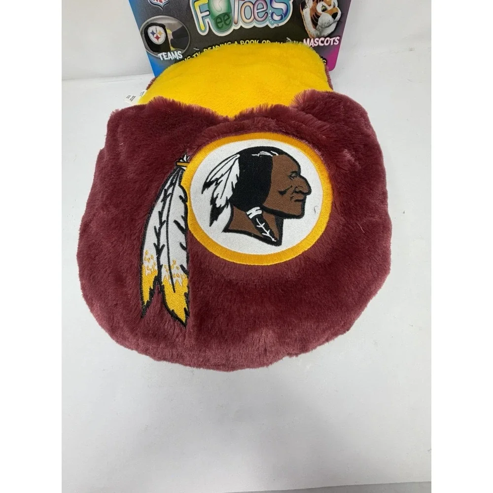 NFL Washington Redskins FeeeToes Plush Foot Warmer Pocket Pillow Forever Collect